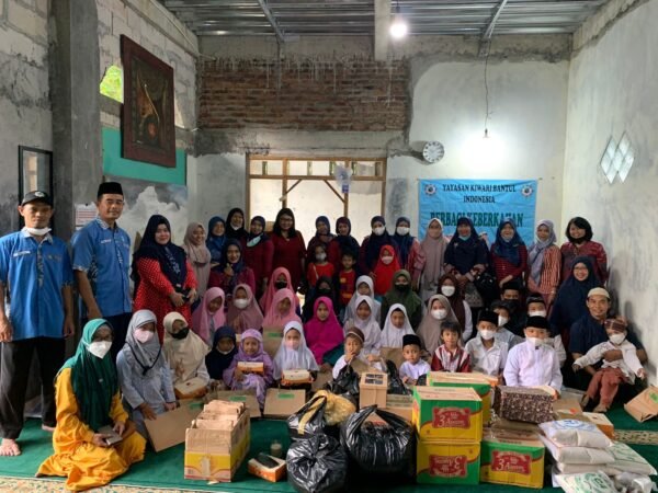 Penyerahan Donasi dari Ibu-Ibu PKK Perum Mutiara Asri kalurahan BATURETNO kec Banguntapan kab Bantul Penyerahan Donasi dari Ibu-Ibu PKK Perum Mutiara Asri kalurahan BATURETNO kec Banguntapan kab Bantul