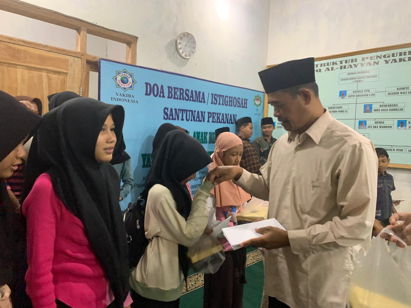 Doa Bersama & Santunan Pekanan: Menebar Cinta, Menyalakan Harapan